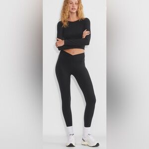 NWT Aritzia Golden Butter Crossover Hi-Rise leggings, 6, black, 26”